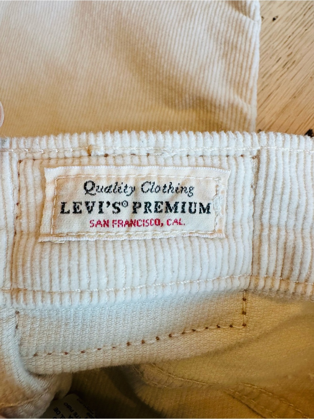 Levi's Corduroy Cream RibCage Straight-Ankle Jeans, Inseam: 26” - Picture 4 of 8